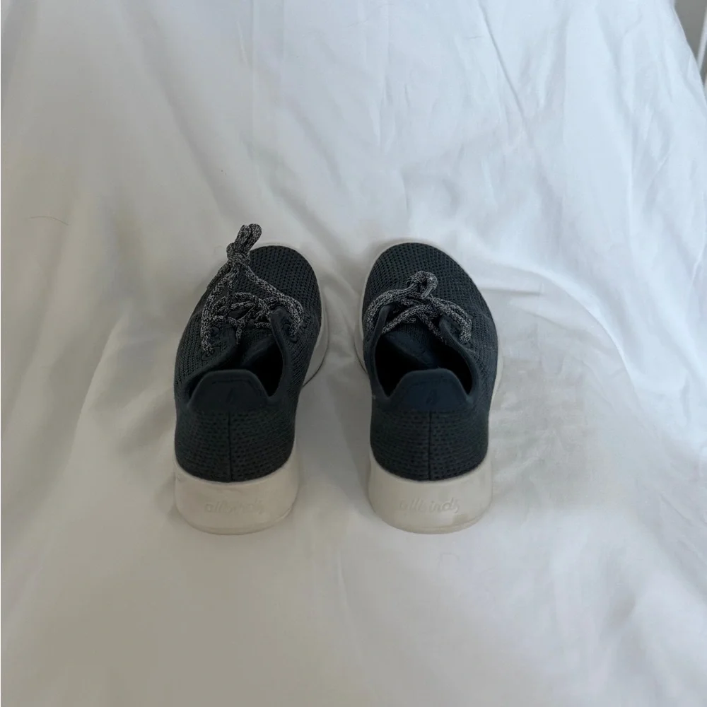 Women’s dark blue Allbirds sneakers - Picture 5 of 7
